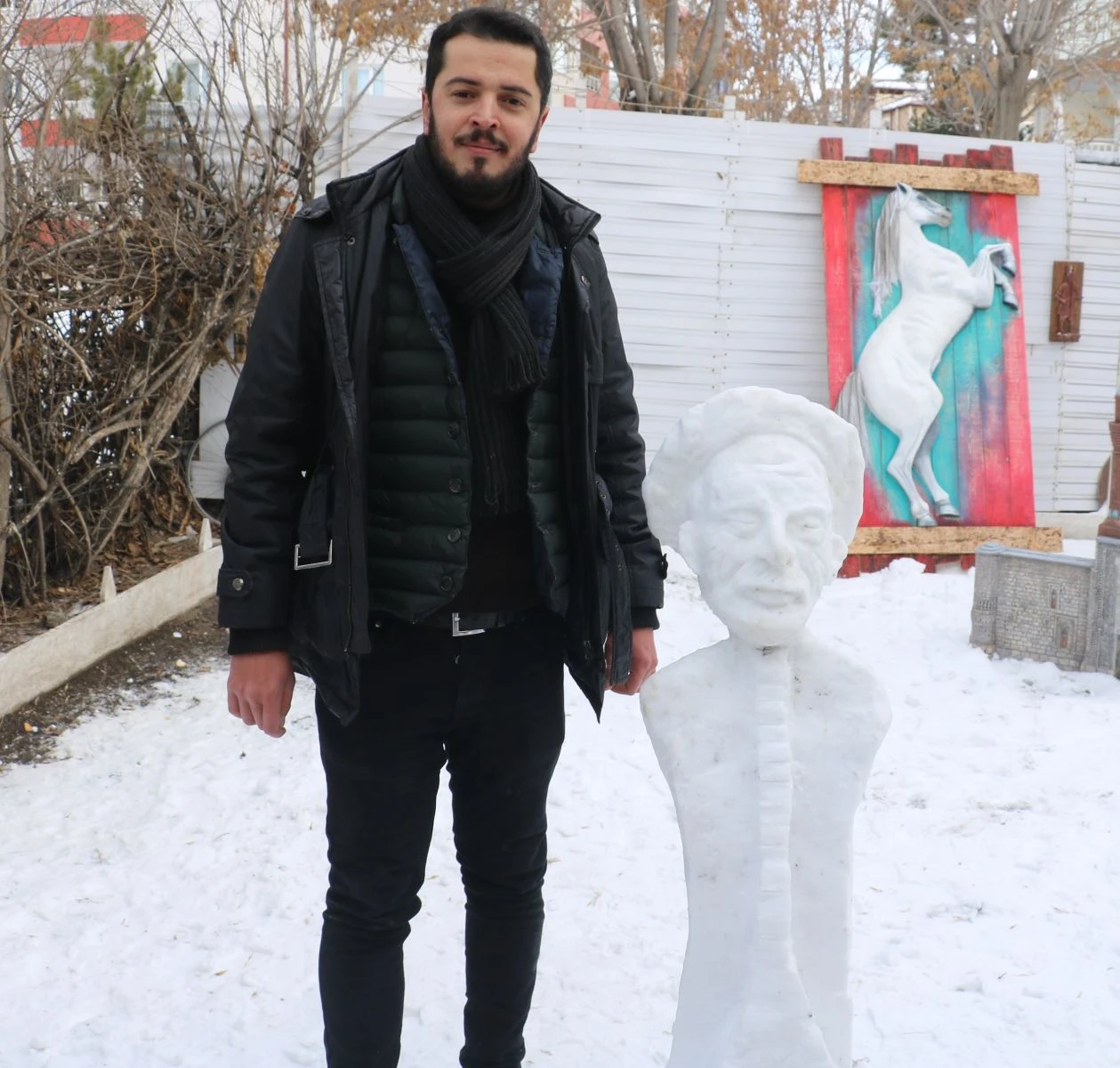 Sivaslı heykeltraş soğuğu sanata çevirdi