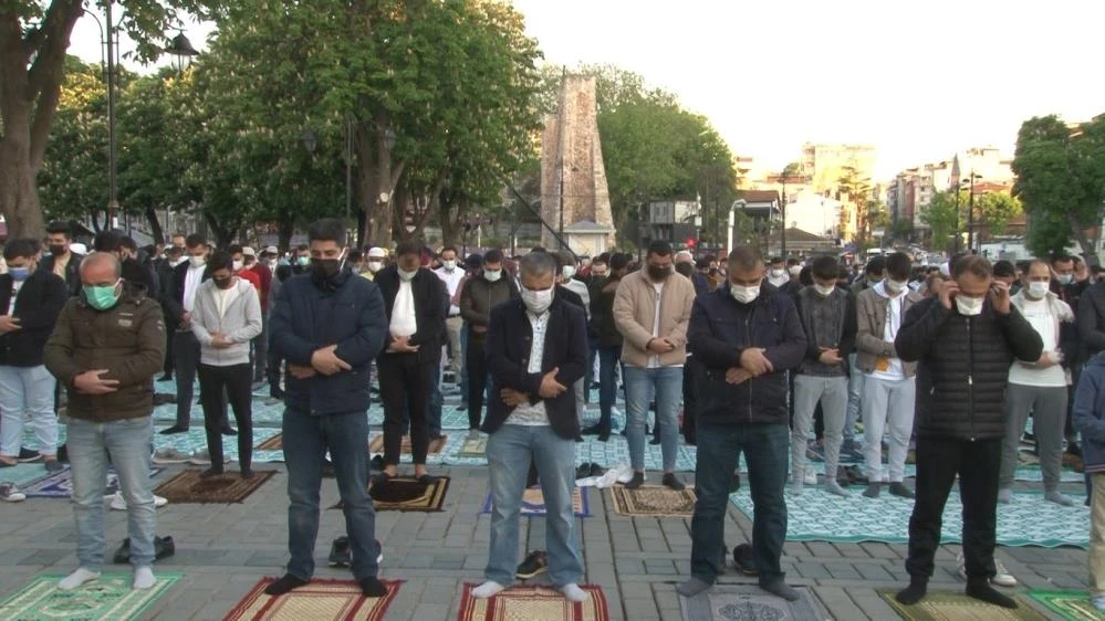 87 yıl sonra bir ilk: Ayasofya Camii'nde bayram namazı