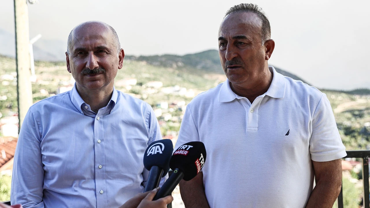 Bakan Çavuşoğlu'ndan Muhittin Böcek'e uçak tepkisi