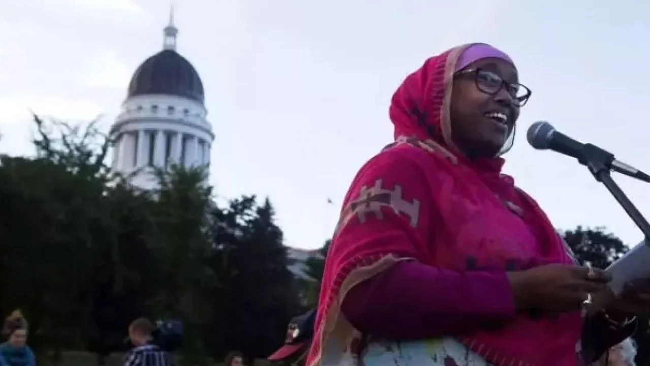 ABD'de bir ilk: Beyazlar seçti, siyahi ve Müslüman kadın belediye başkanı oldu