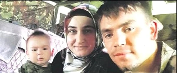 Hakkari'de şehit olan anne ve bebeğin hain saldırı öncesi son aile fotoğrafları ortaya çıktı