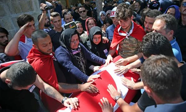 Şehit uzman çavuş gözyaşlarıyla toprağa verildi