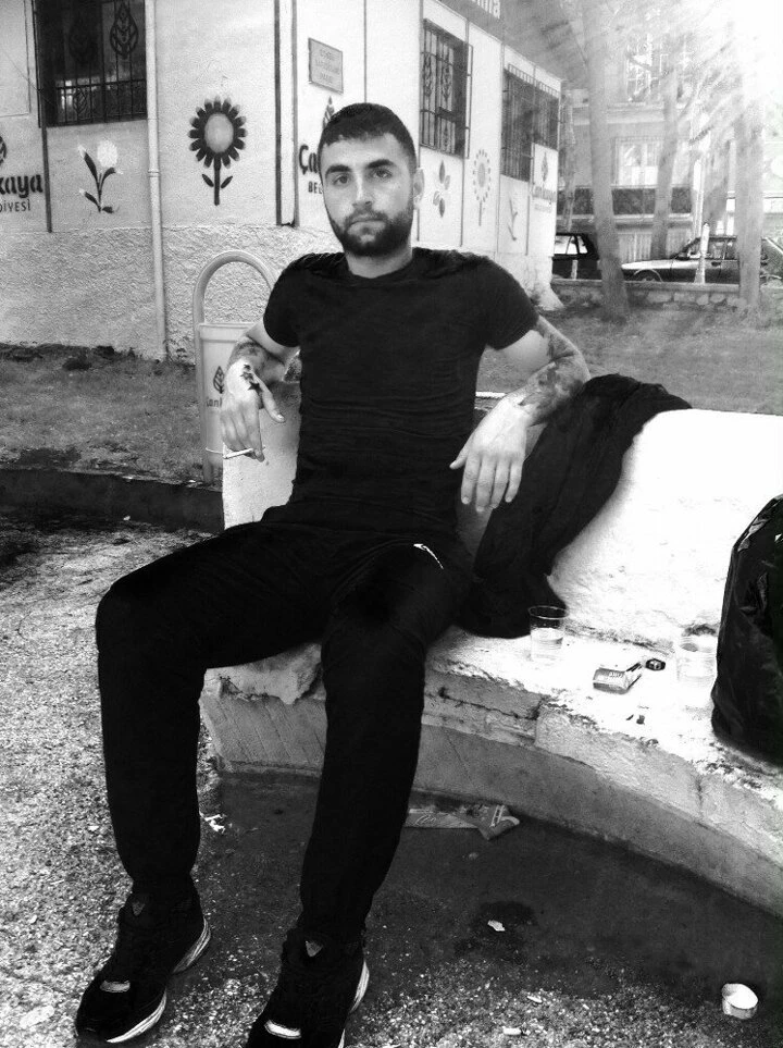 Camı kırıp evi basan adam eski kız arkadaşını kurşunladı