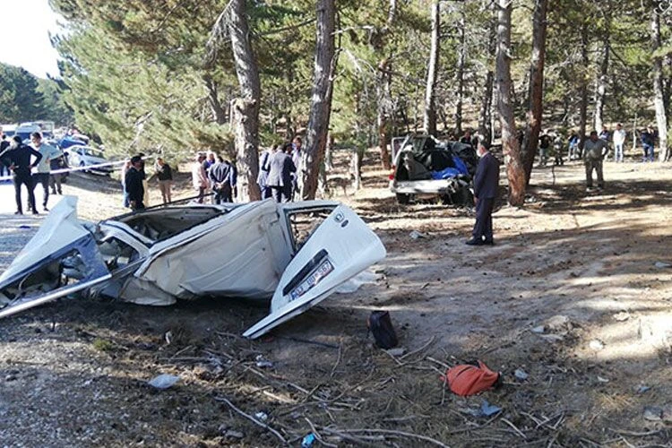 5 öğrencinin öldüğü servis kazasında ihmaller zinciri! Kemer yok, kapı bozuk