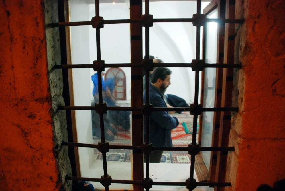 100 yıl sonra ilk defa teravih namazı kılındı