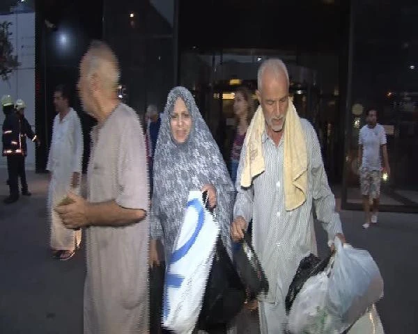 İstanbul'da otel yangını paniği: Turistler tahliye edildi