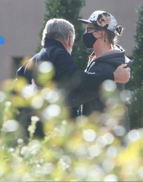 Alec Baldwin ölümüne neden olduğu yönetmenin ailesiyle buluştu