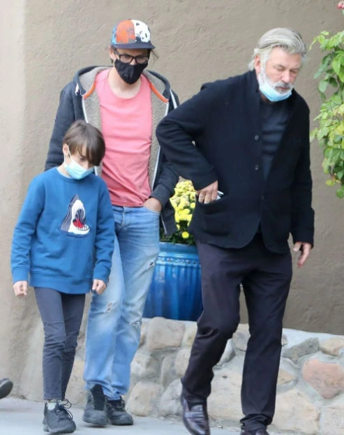 Alec Baldwin ölümüne neden olduğu yönetmenin ailesiyle buluştu