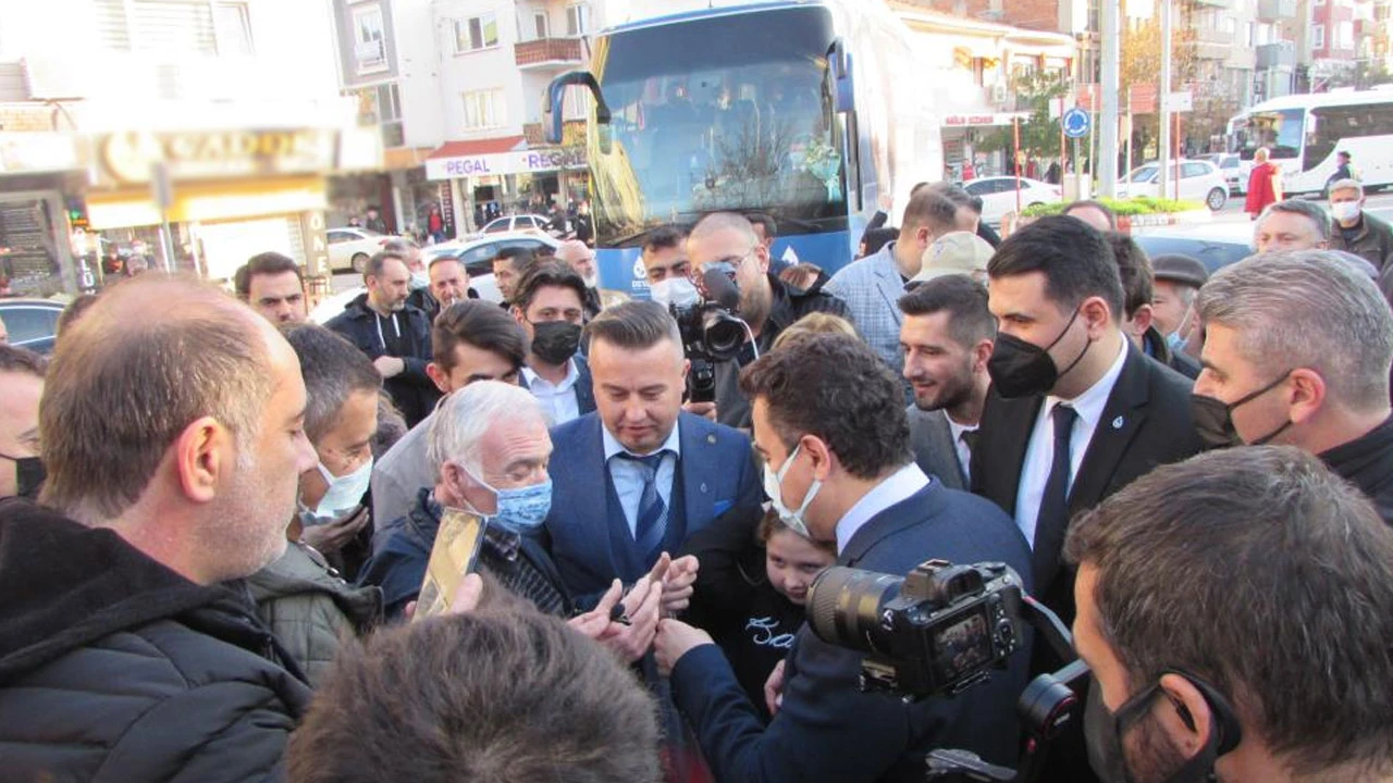 Çanakkale'de Babacan’a tepki: Davanız için oy verdim, hakkımı helal etmiyorum