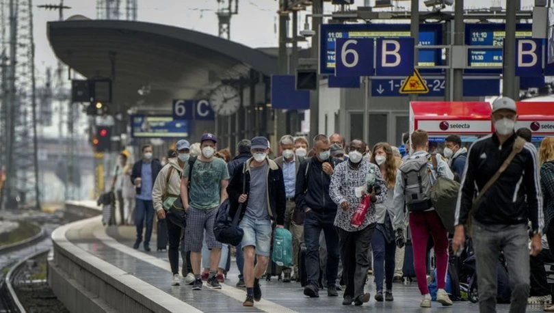 Almanya'da Covid-19 vakaları aylar sonra 8 bini geçti