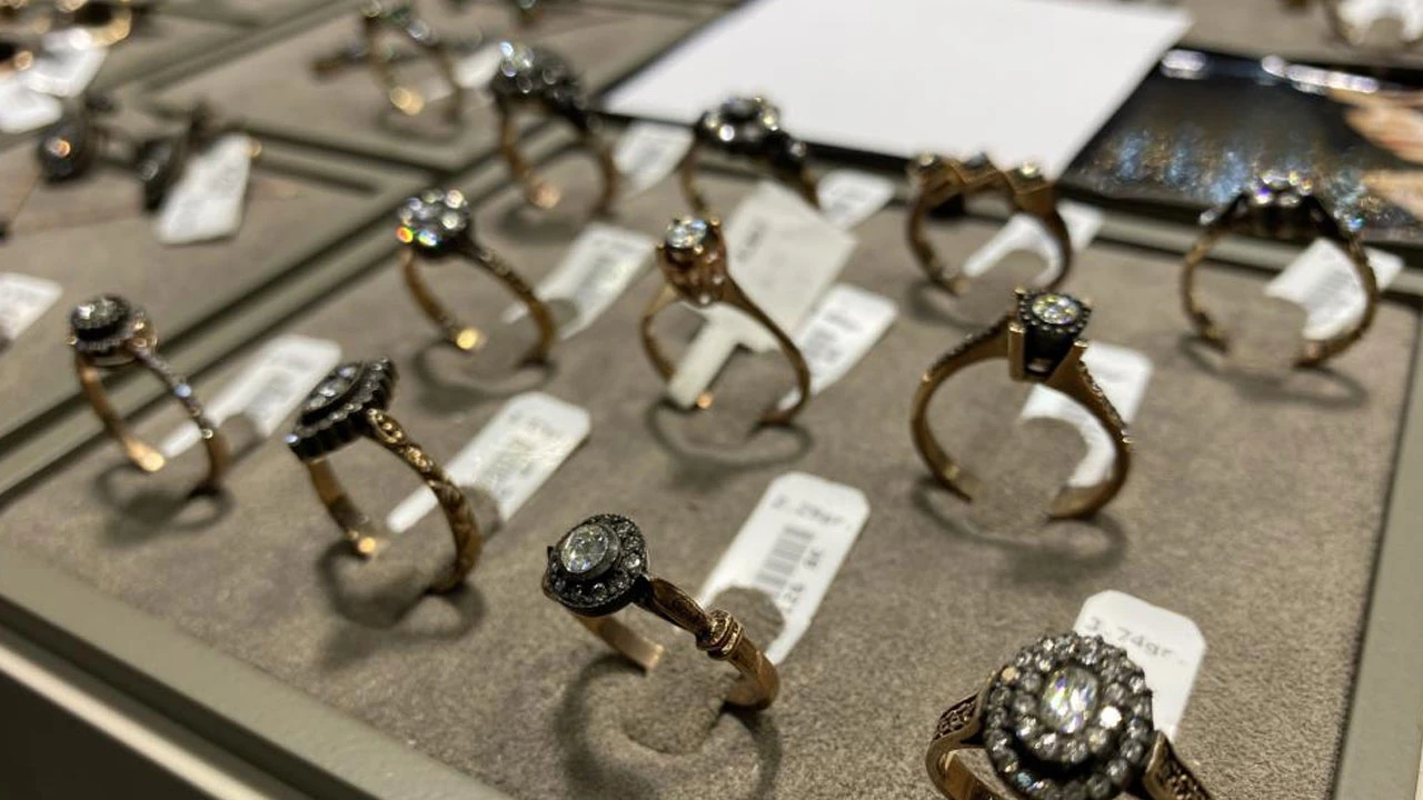 Altın yükselince kuyumcu yüzde 50 indirime gitti