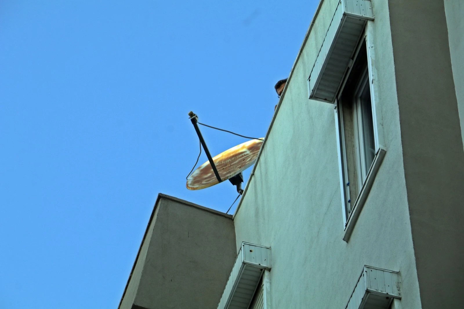 ‘Gelmezsen atlıyorum’ diyerek kendini boşluğa bıraktı