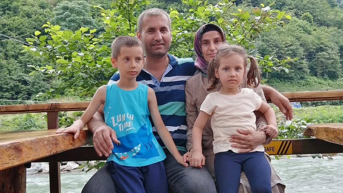 Eline kına yakıp uyuttuğu kızı ile oğlunu yangında kaybetmenin acısını yaşıyor