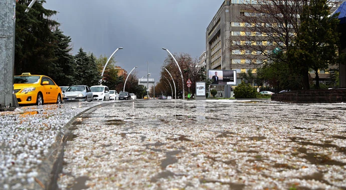 Başkentte dolu ve sağanak etkili oldu