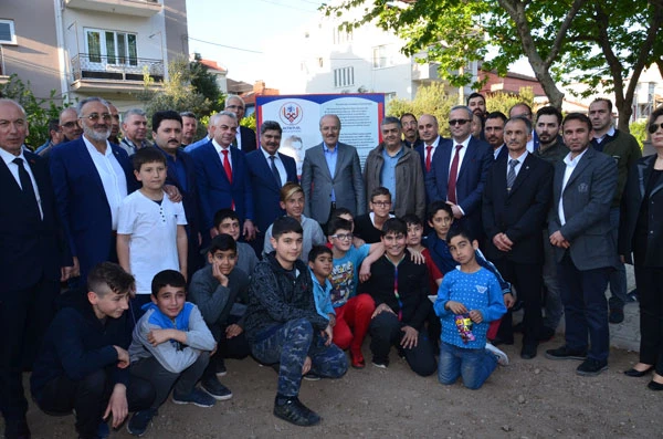 Müstesna eğitimci büyük mütefekkir