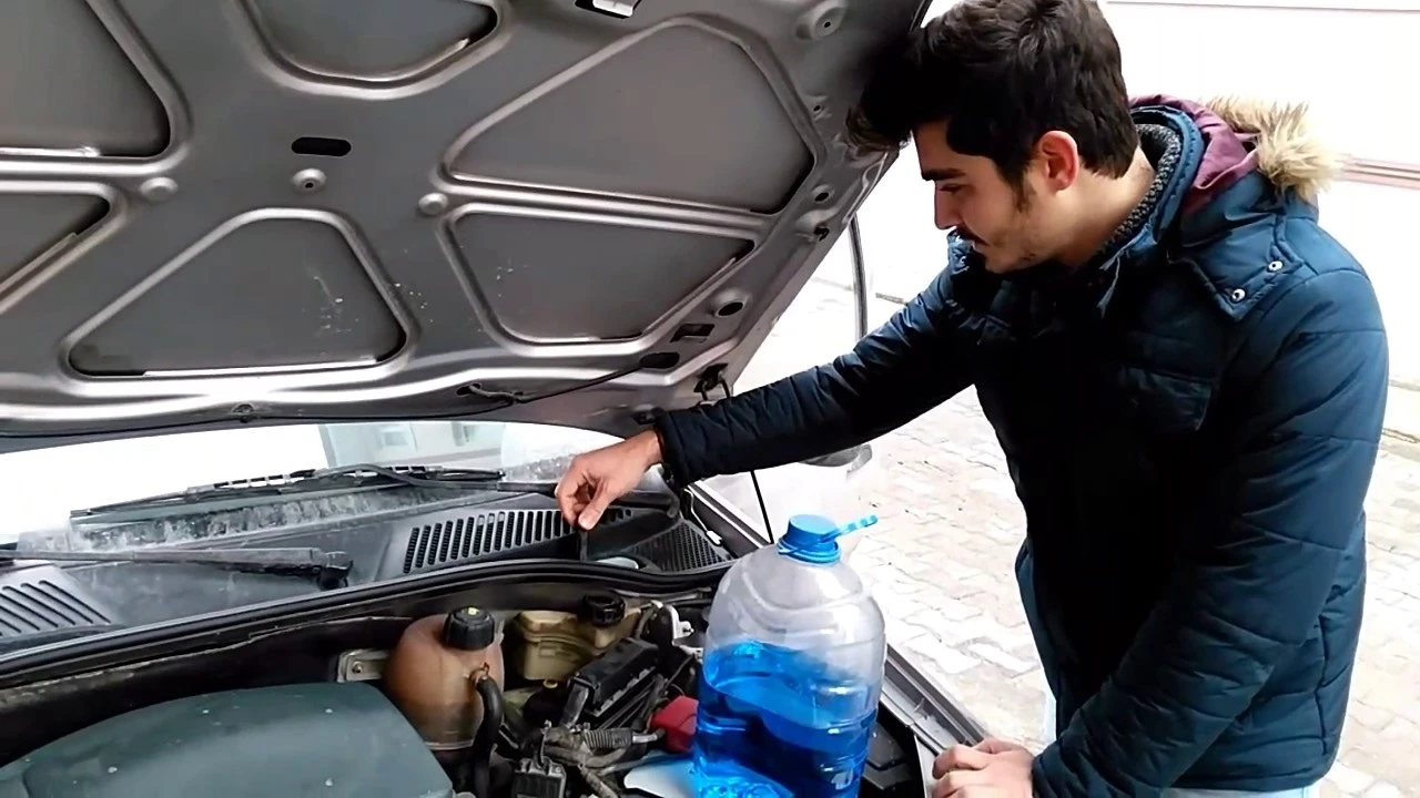 Aracı olanlar silecek pompasına dikkat!