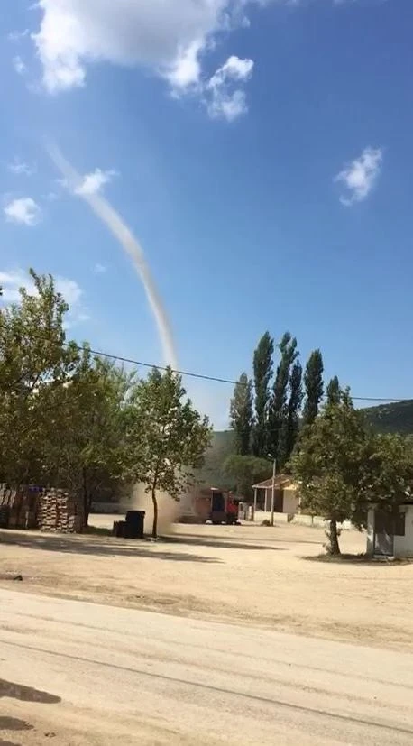 İznik'te etkili olan hortum köylüleri şaşırttı