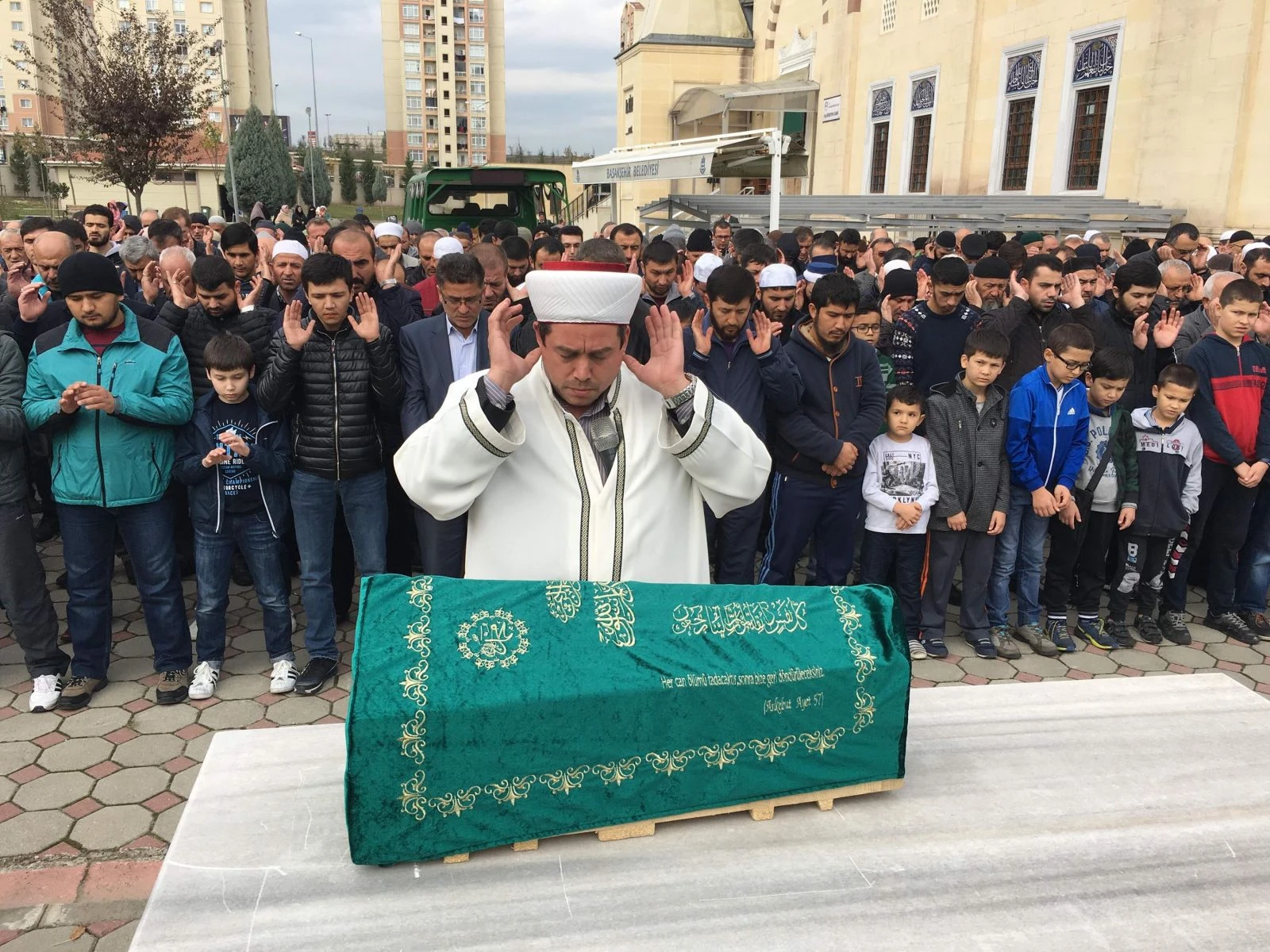 Esenyurt'taki asansör faciasında ölen Muhammed bebek için cenaze töreni