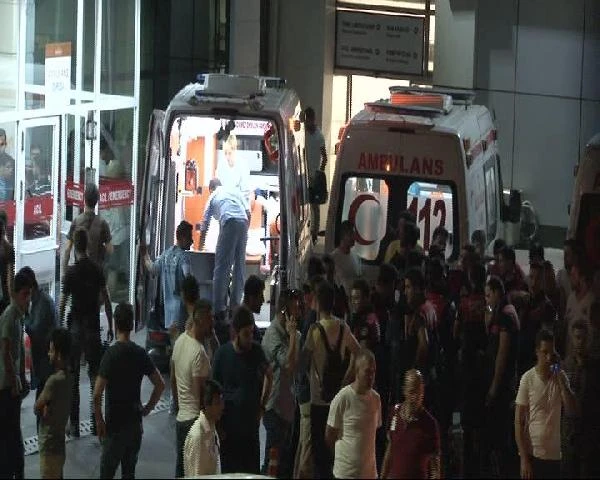 İstanbul Emniyet Müdürlüğü'nde bir terörist polis memurunu şehit etti