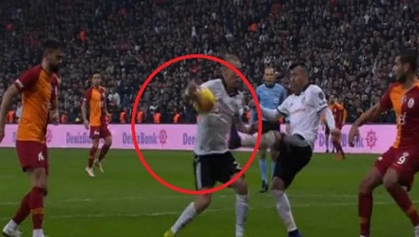 Derbide tartışmalı pozisyon!