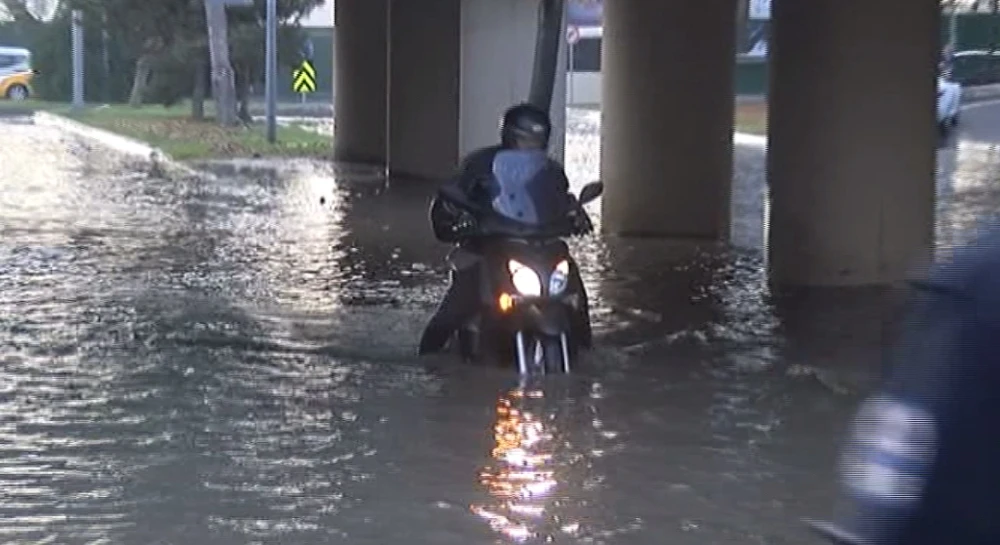 Ataköy alt geçidini su bastı