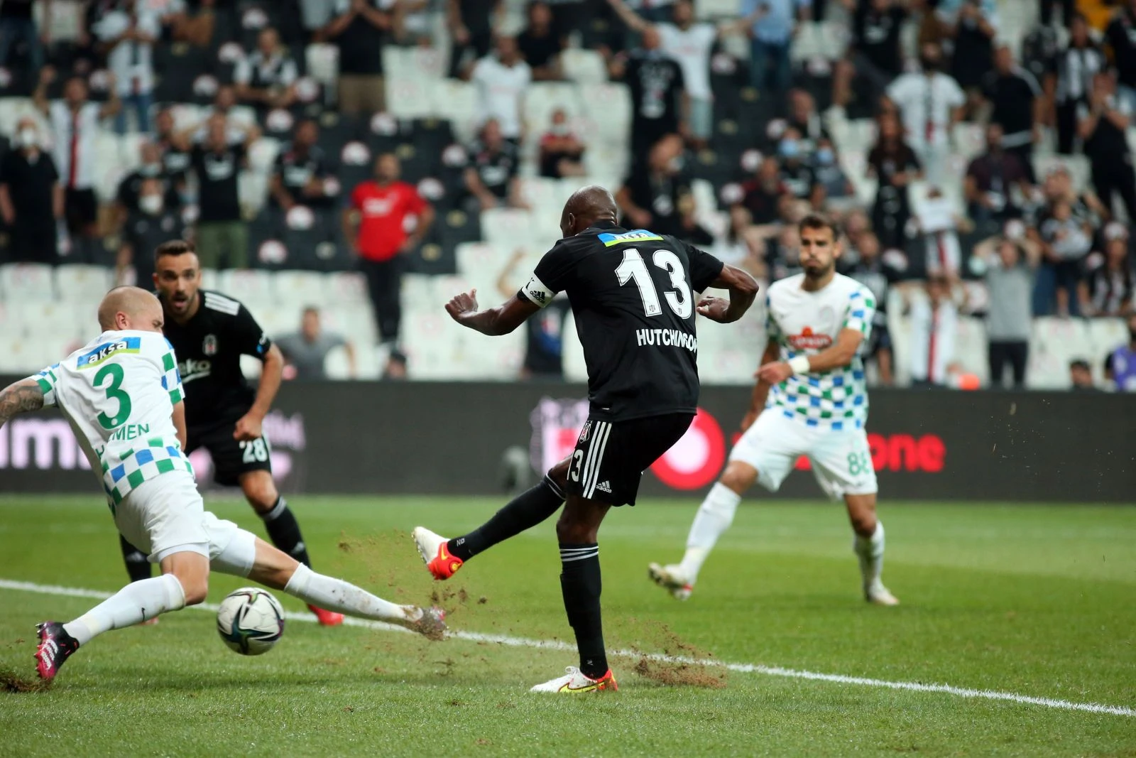 Son şampiyon Beşiktaş kaldığı yerden devam! Maç sonucu: Beşiktaş 3-0 Çaykur Rizespor