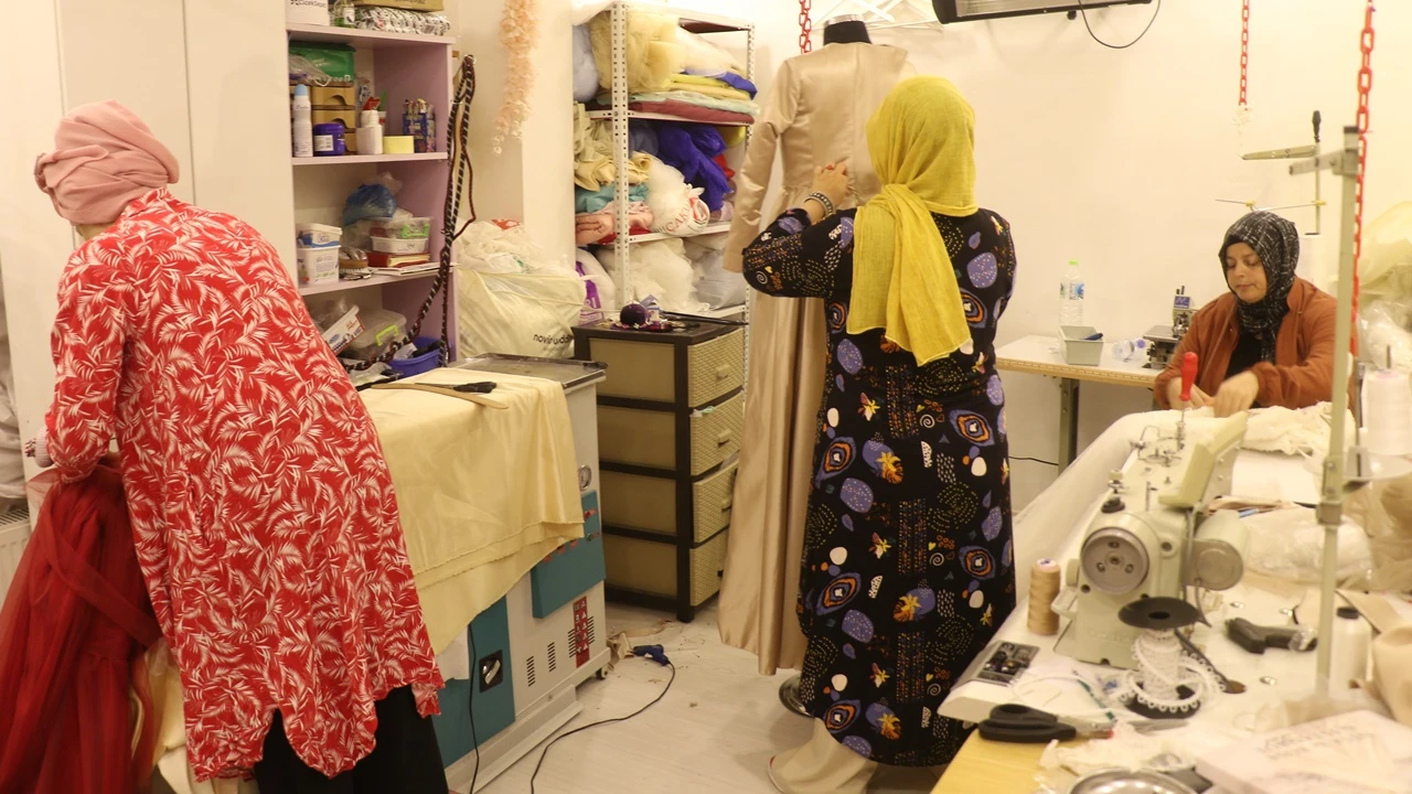 Düğün sektörü hareketlendi: Gelin adayları soluğu kuaförde aldı