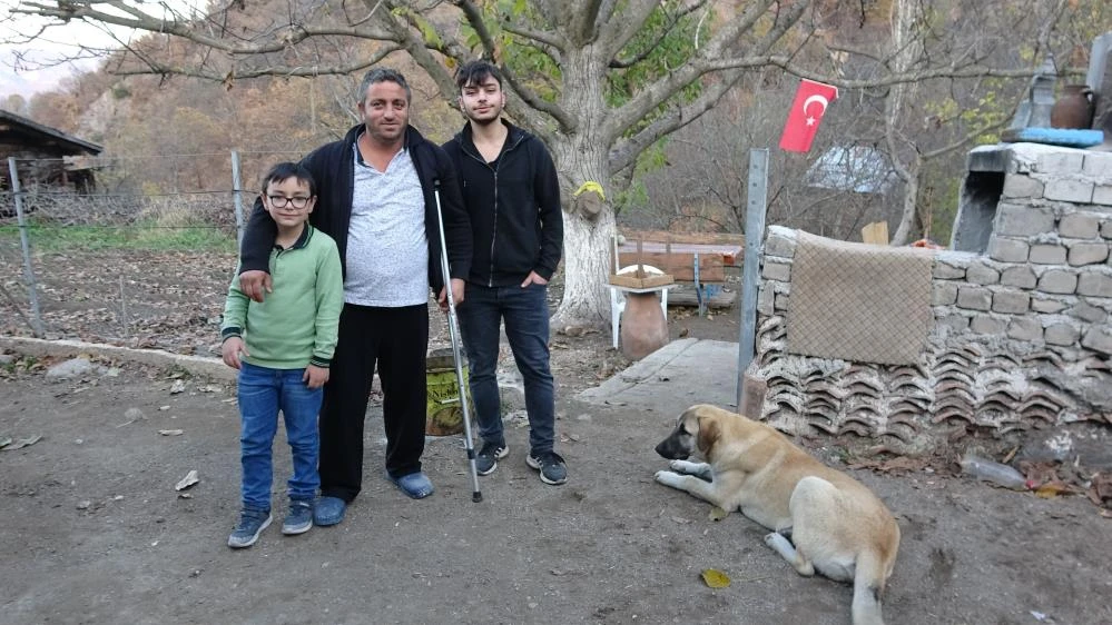 Ayı saldırısından güreşerek kurtuldu, ayıdan haber yok