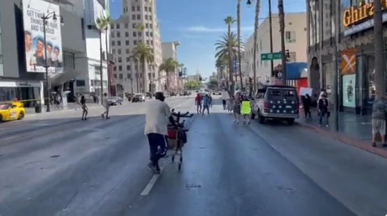 Evsiz adam aşı karşıtını birkaç kelimeyle susturdu