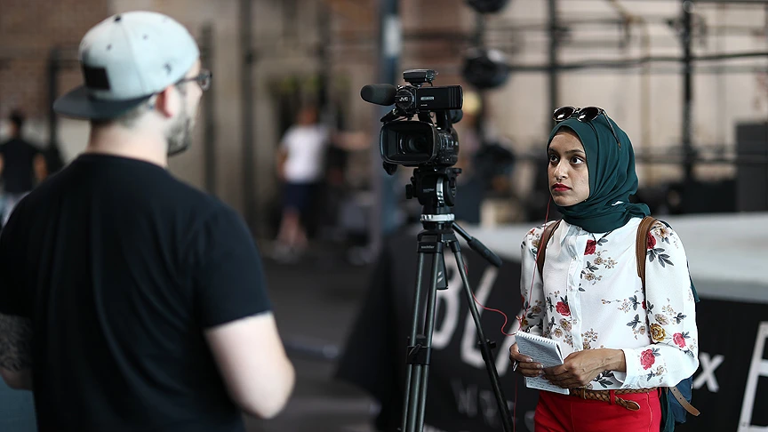 Hayalinden vazgeçmedi, ABD'nin ilk başörtülü haber spikeri oldu