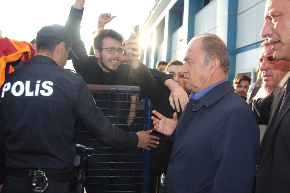 Galatasaray kafilesi, Çaykur Rizespor maçı öncesi Trabzon'a ulaştı