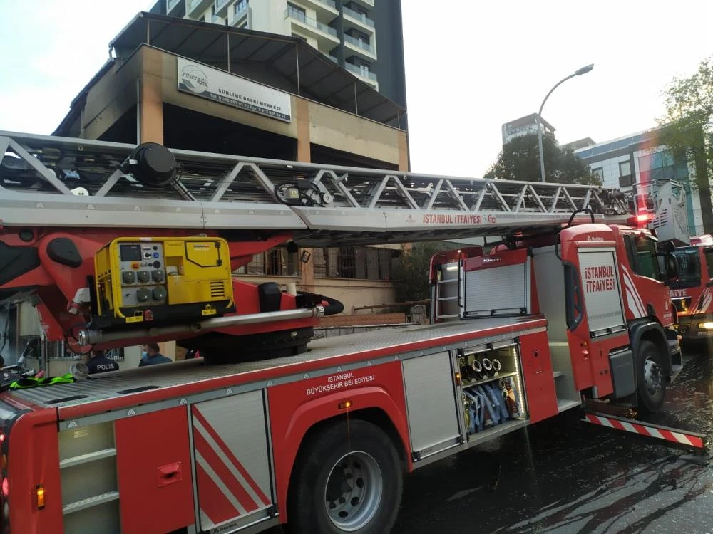 Bağcılar'da ambalaj fabrikasında patlama