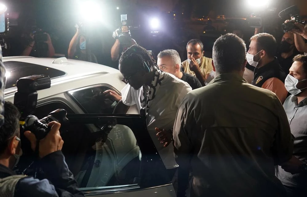 Beşiktaş'ın yeni transferi Batshuayi, İstanbul'a geldi