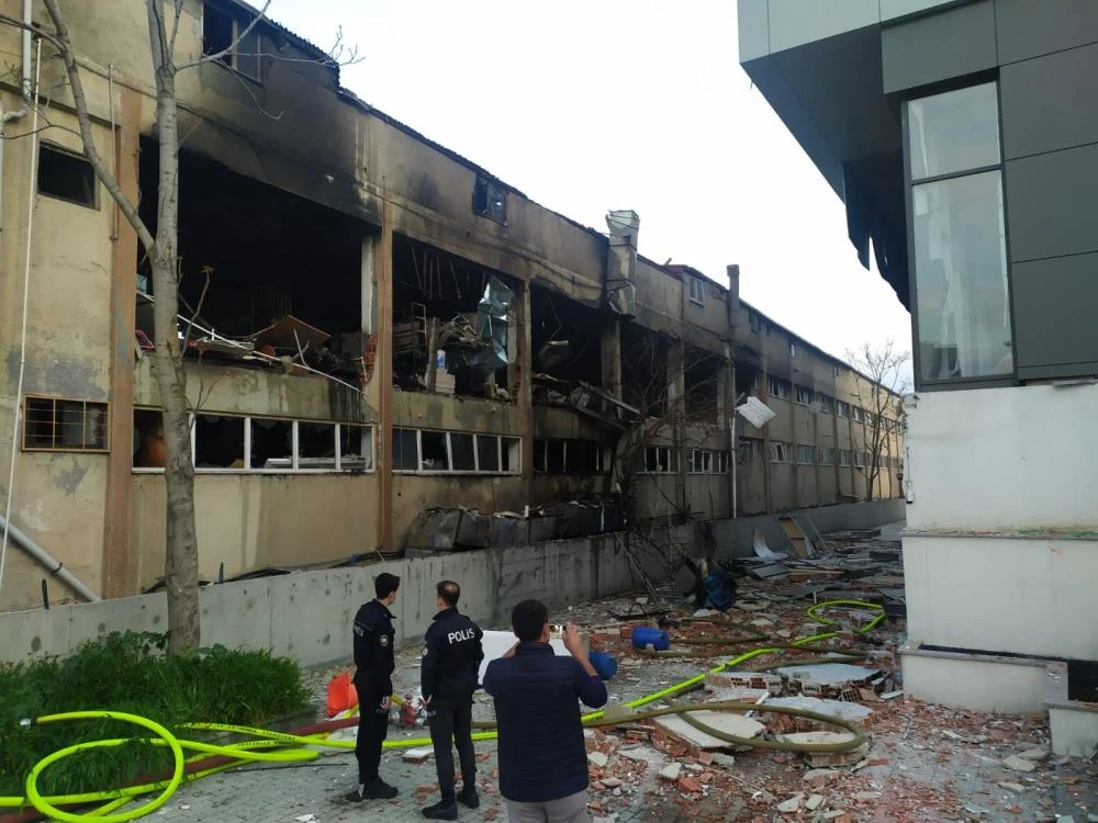 Bağcılar'da ambalaj fabrikasında patlama