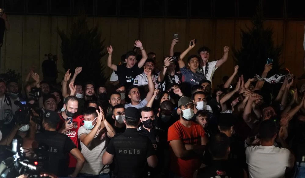 Beşiktaş'ın yeni transferi Batshuayi, İstanbul'a geldi