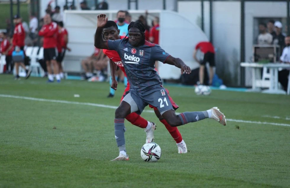 Beşiktaş, hazırlık maçında Ümraniyespor'u 4-0 mağlup etti