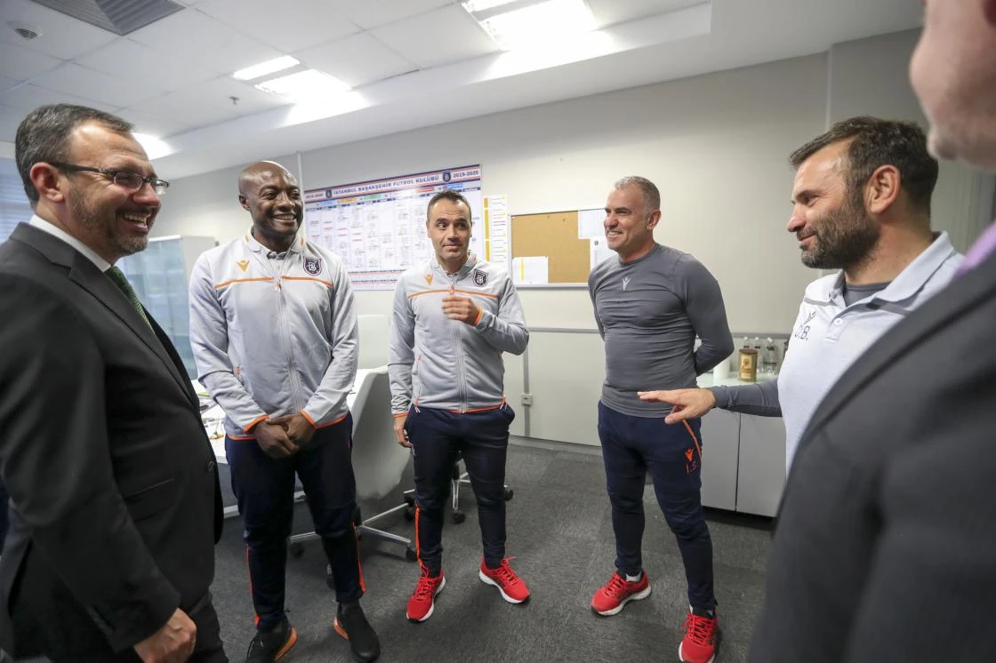 Bakan Kasapoğlu'ndan Medipol Başakşehir'e ziyaret