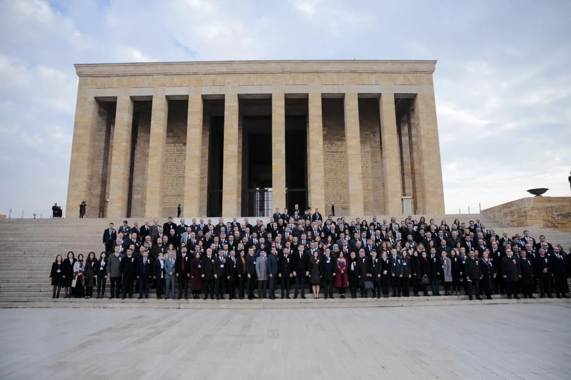 Bakan Selçuk ve öğretmenler Anıtkabir'i ziyaret etti