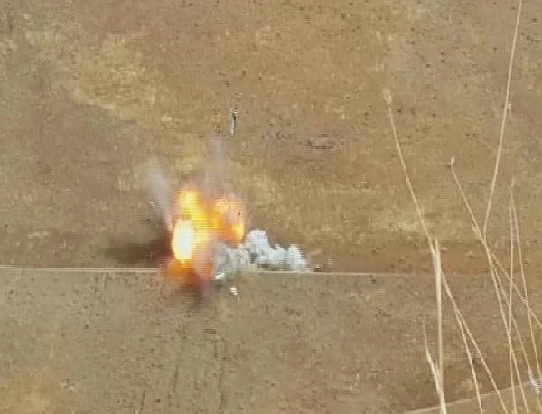 Asker paylaştı, işte Van'da bulunan bomba yüklü aracın imha edilme anı