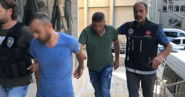 Gözaltına alınan babasının peşinden koştu