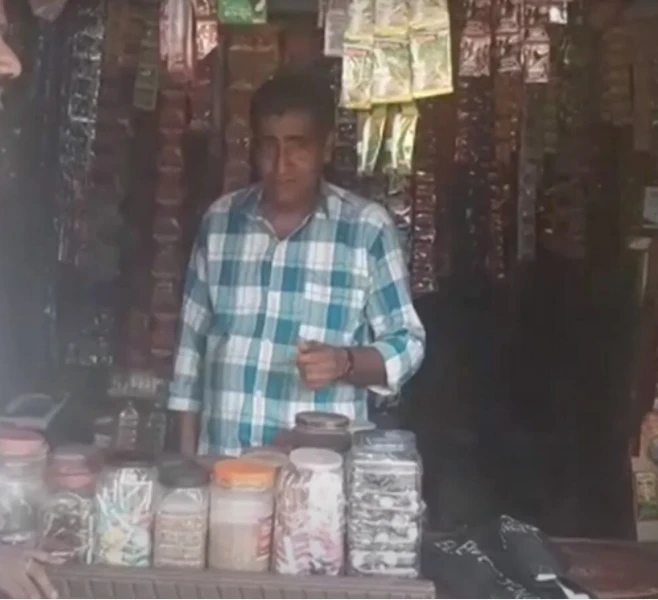 Yılın 300 günü uyuyor! Ailesi o uyurken yıkayıp yemek yediriyor