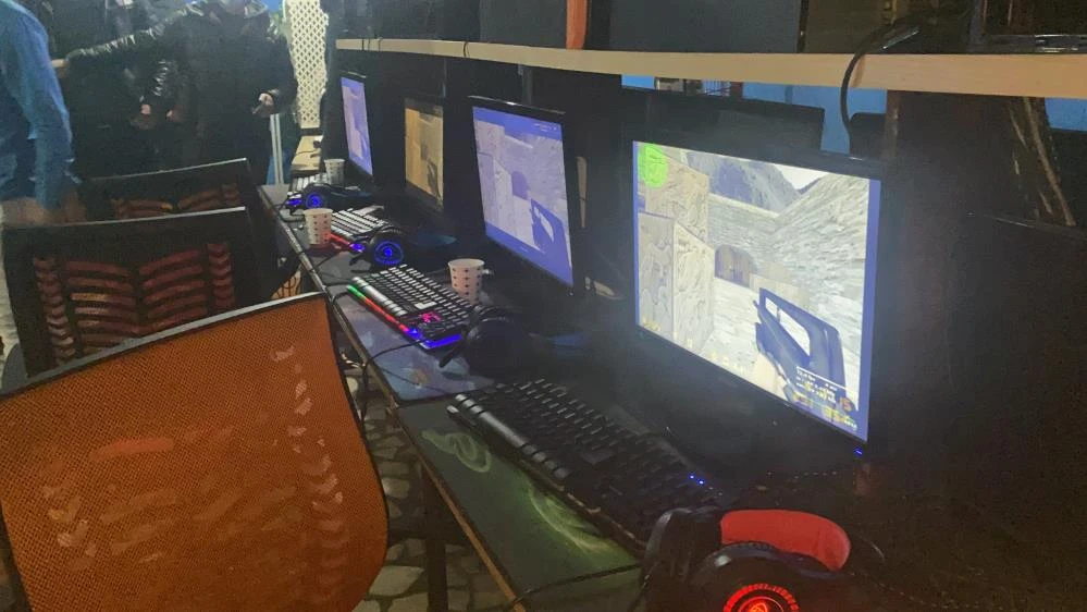 “Counter-Strike” maçına polis baskını
