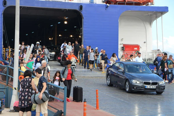 Bayrama 2 gün kala uzun kuyruklar başladı!