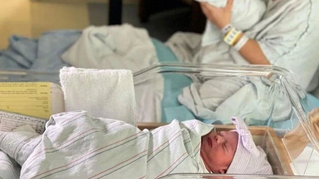 Doktorları şaşkına çeviren doğum: İkizler bir yıl arayla doğdu