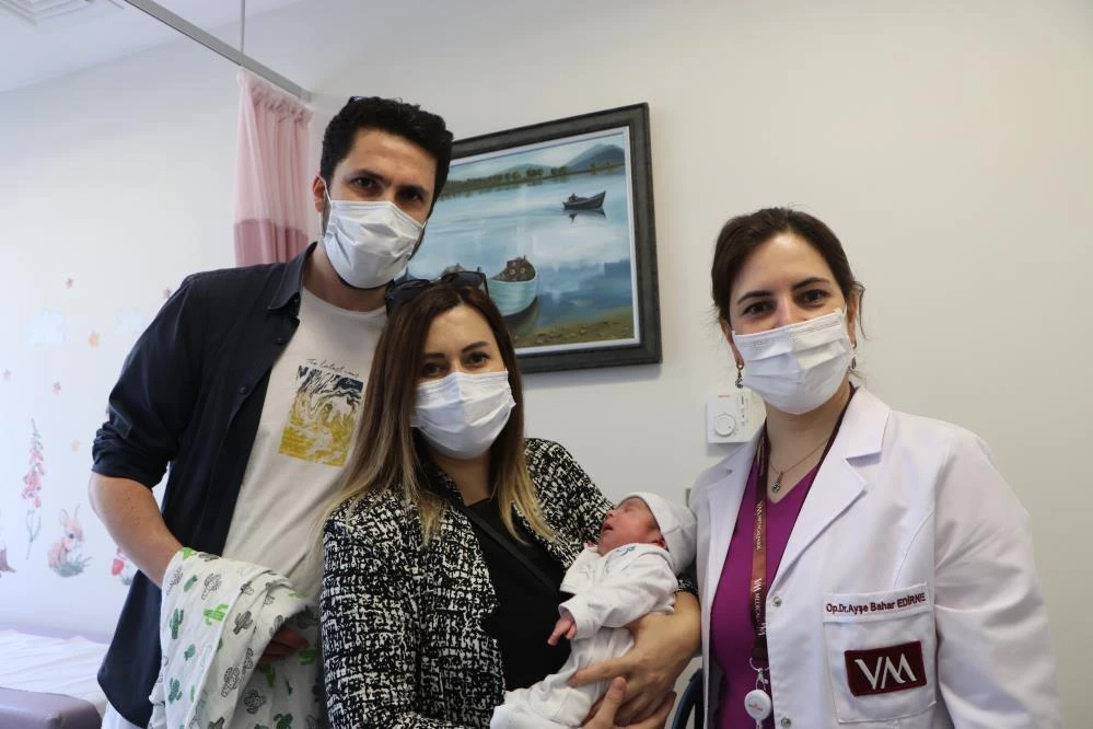 Yemek borusu olmadan dünyaya geldi