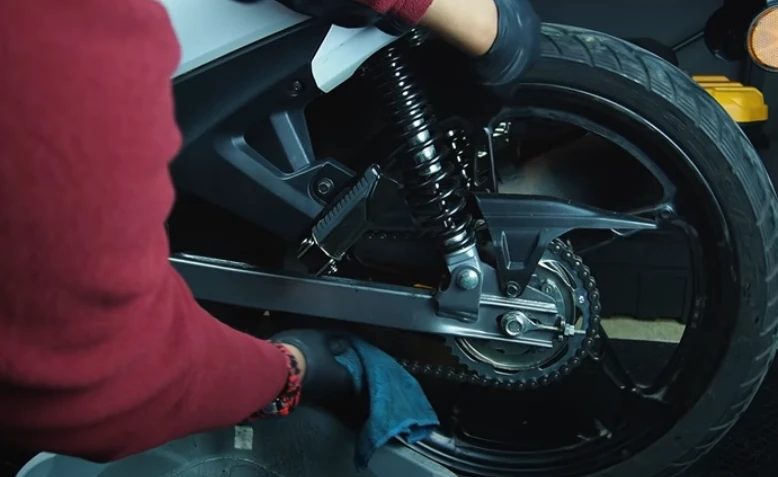 Motosiklet zincir bakımında yapılan en büyük hatalar