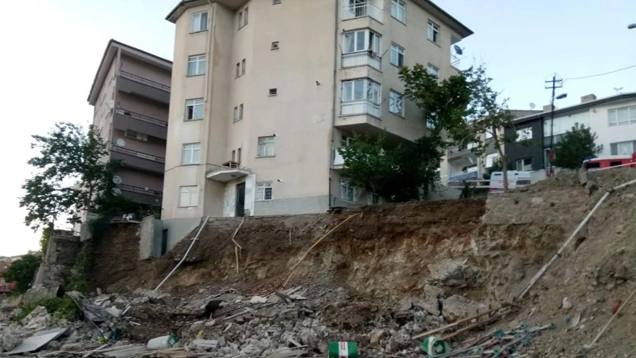 Ankara'da toprak kayması! Binalar boşaltıldı