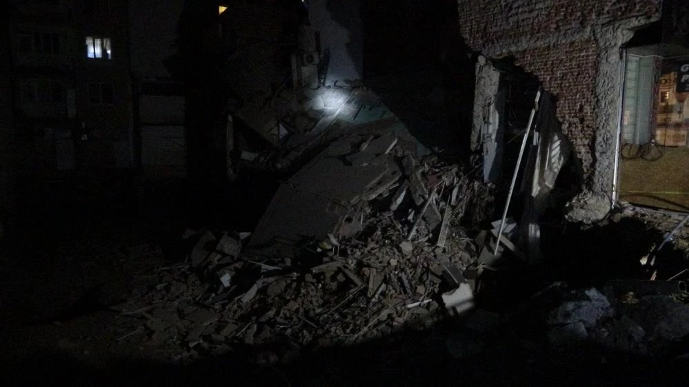 İnşaat alanındaki bina çöktü