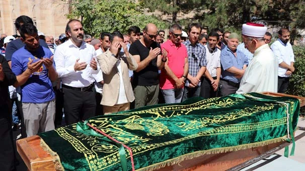 Bir tabutta iki küçük beden