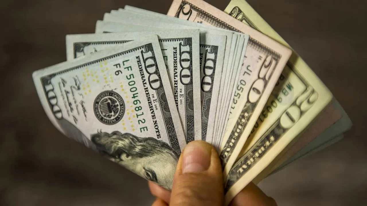 Dolar ve euro fiyatında yeni rekor! Merkez Bankası'nın faiz kararı bekleniyor